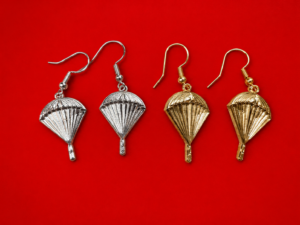 Paratrooper Parachute Drop Earrings (Gold or Silver) – Military-Inspired Dangle Earrings